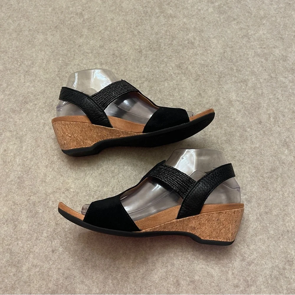 Vionic Kaytie Black Leather Suede T-Strap Wedge Sandal Womens size 8